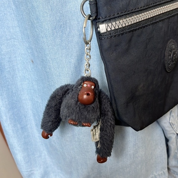 Kipling  mini bag  super light  2 front zip pockets   Monkey key ring   Like New - Picture 4 of 10